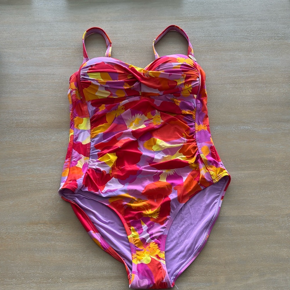 Nip tuck multi cup swimsuit size 8 nwot